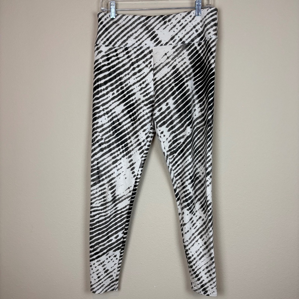 Soft Surroundings Cream/Black/Gray Patterned Skinny Active Pull On Leggings - Picture 1 of 7